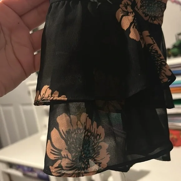 Cabi medium button down blouse   F - Picture 9 of 9